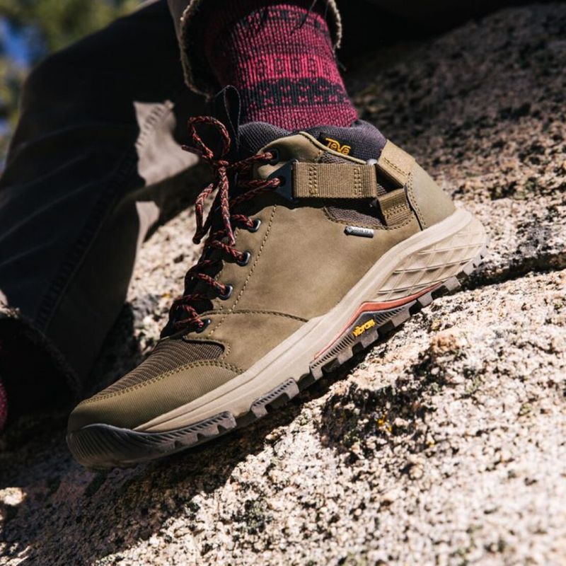 teva mens walking boots
